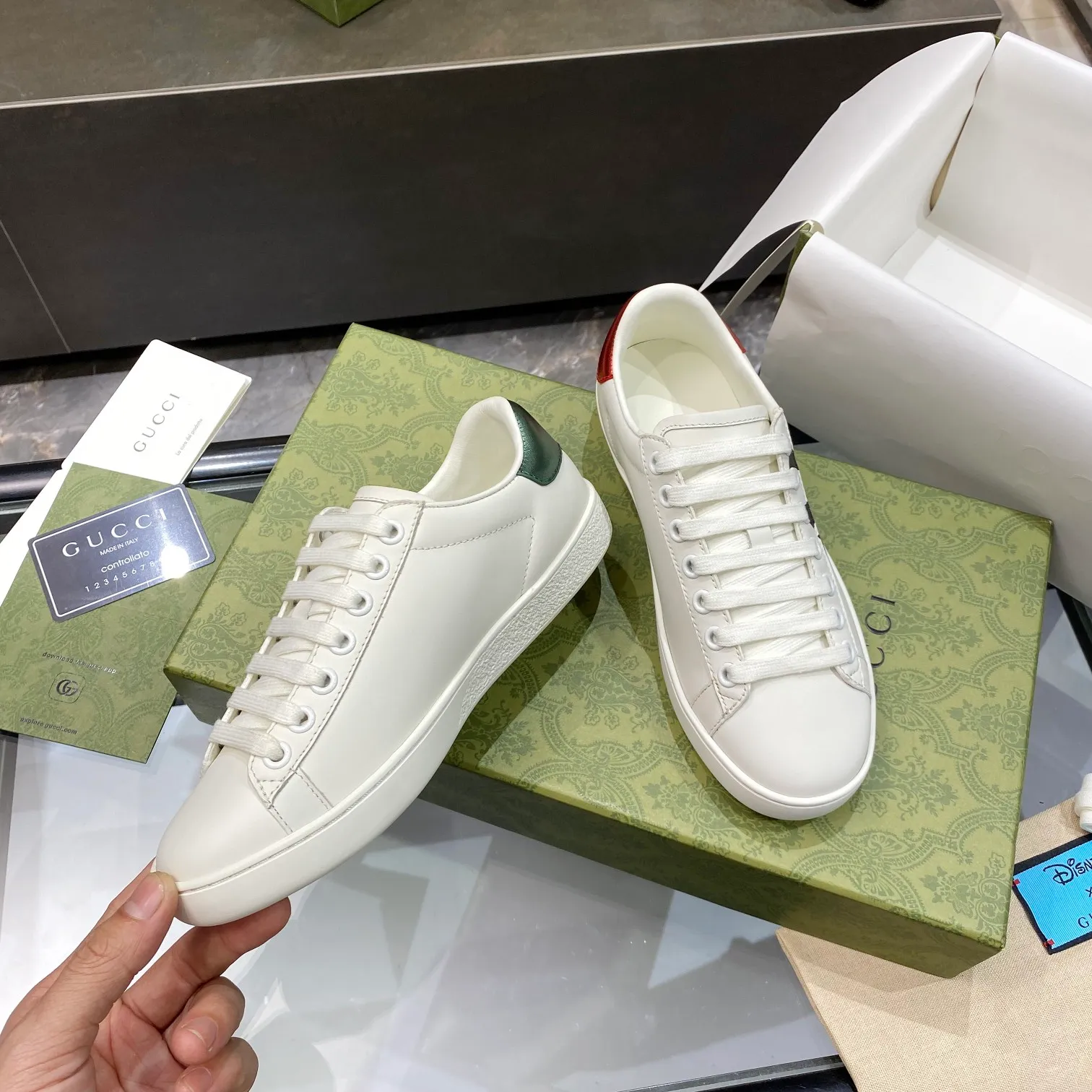 👟👟Ex-factory price 440👟👟 Men's size +10 Gucci's GG white shoes, the same style as Ni Ni, have been popular in recent years; new colors are constantly updated; stars, Internet celebrities, live broadcasts, etc. will definitely plant grass and call them. Classic fashion style, 5D drawing printing; electric embroidery surface, etc... Original customized cowhide color, first layer of cowhide inside, original outsole... Shiny color drawing/electric embroidery surface embellished on the side of the shoe body, package production process‼ Size: Female 35-40# Male 39-46#